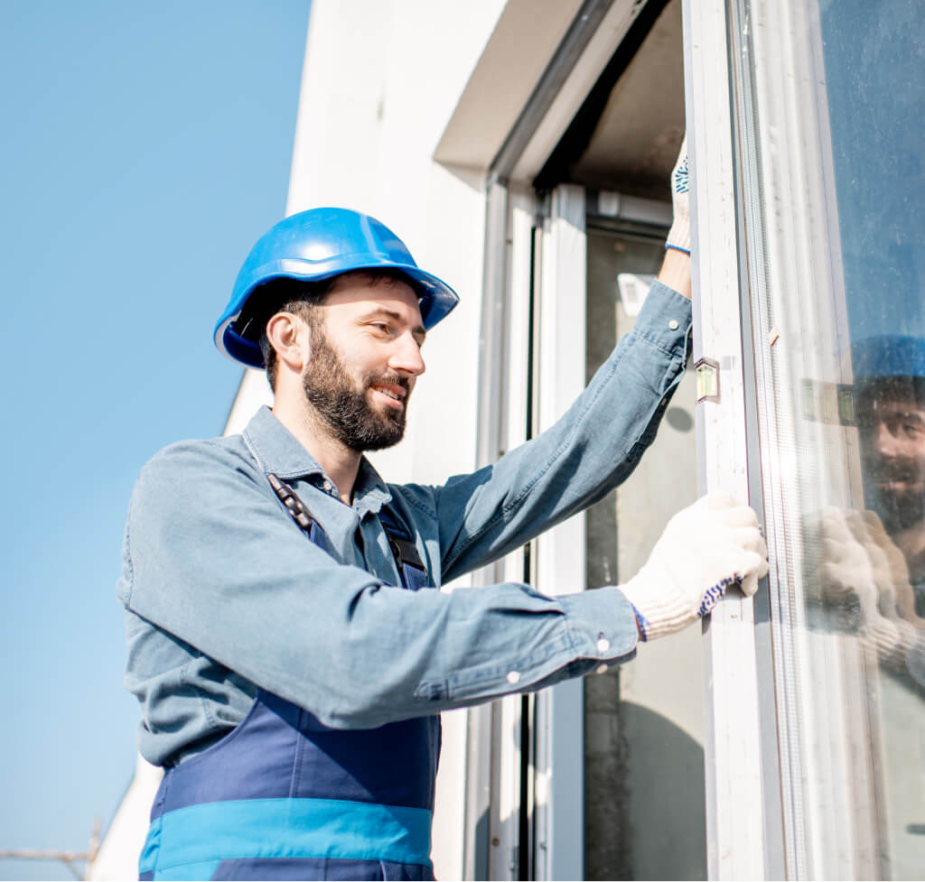 → Mitarbeiter bei der Fenstersanierung